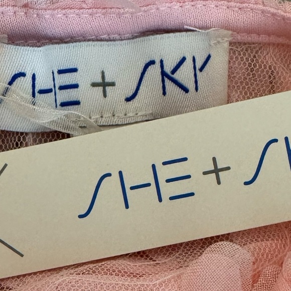 She + Sky Long Sleeve 3D Mesh Short Jacket Cardigan Flower appliqué in Pink - Picture 9 of 12